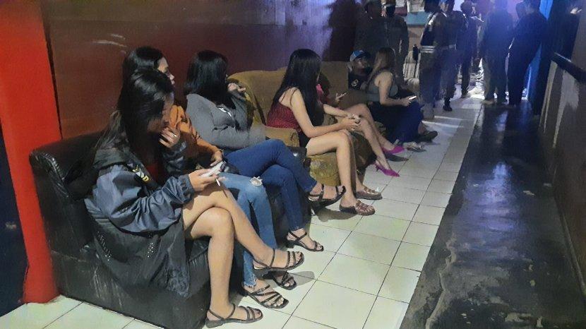 Read more about the article Terungkap: Rahasia Gelap di Balik Karaoke, Wanita, dan Minuman Keras